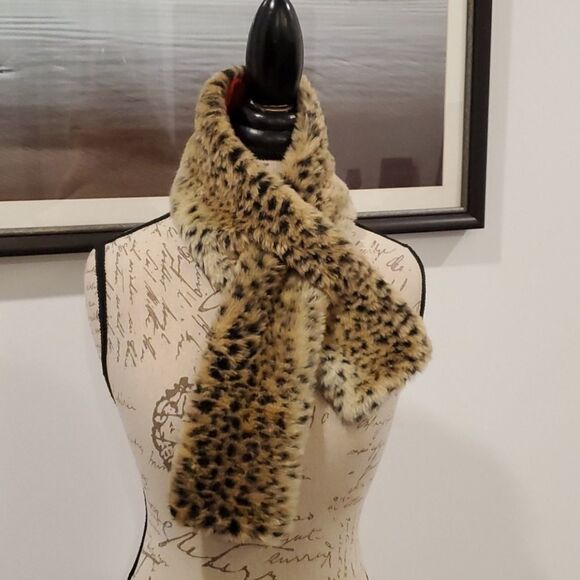 Accessories - Super chic leopard scarf